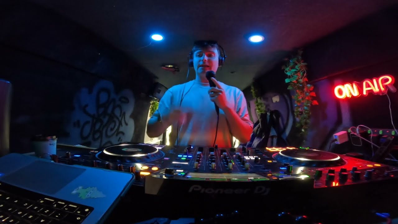 DAVENPORT - HOUSE CUTZ | EP 001 | RADIO STARR
