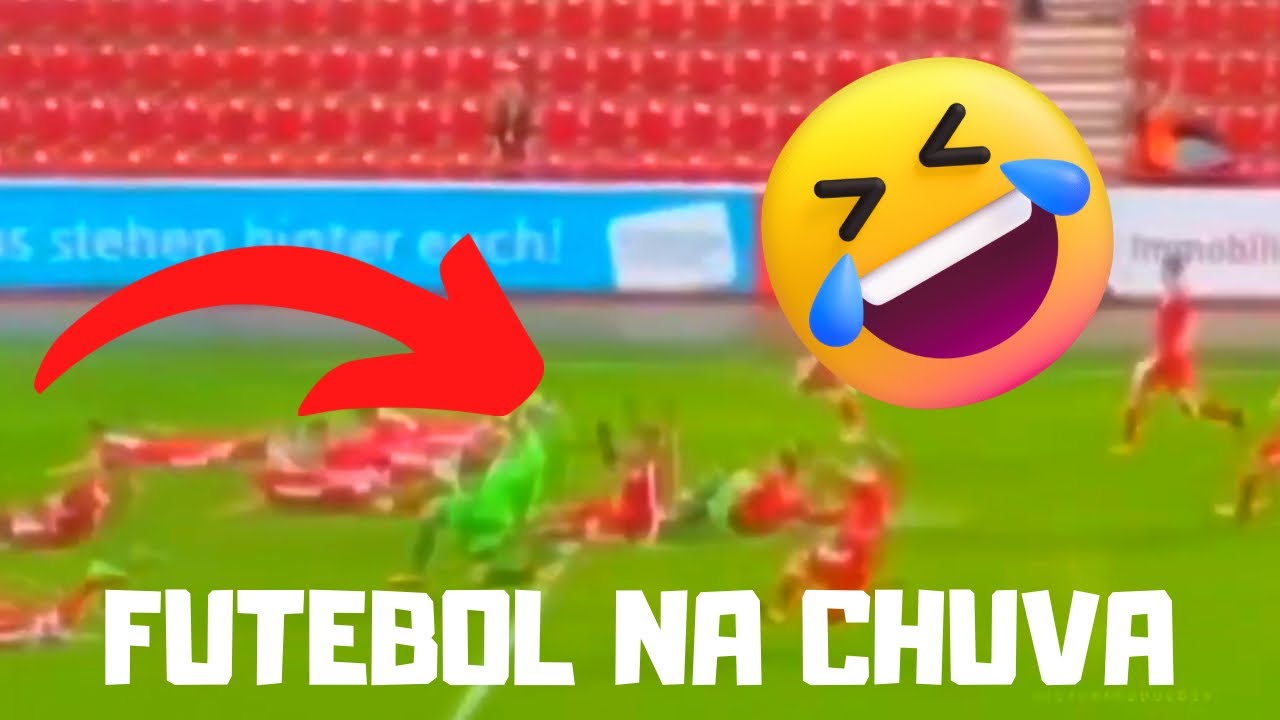 FUTEBOL NA CHUVA 🌧 MEHORES MOMENTOS ENGRA&Ccedil;ADOS 😂