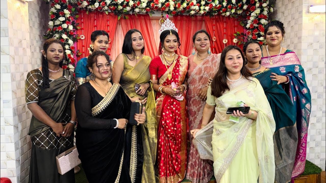 বন্ধুর বিয়ের দিনে সবার সঙ্গে দেখা হয়ে গেল, আর চোখের সামনে ভেসে উঠল কত পুরোনো দিনের স্মৃতি।