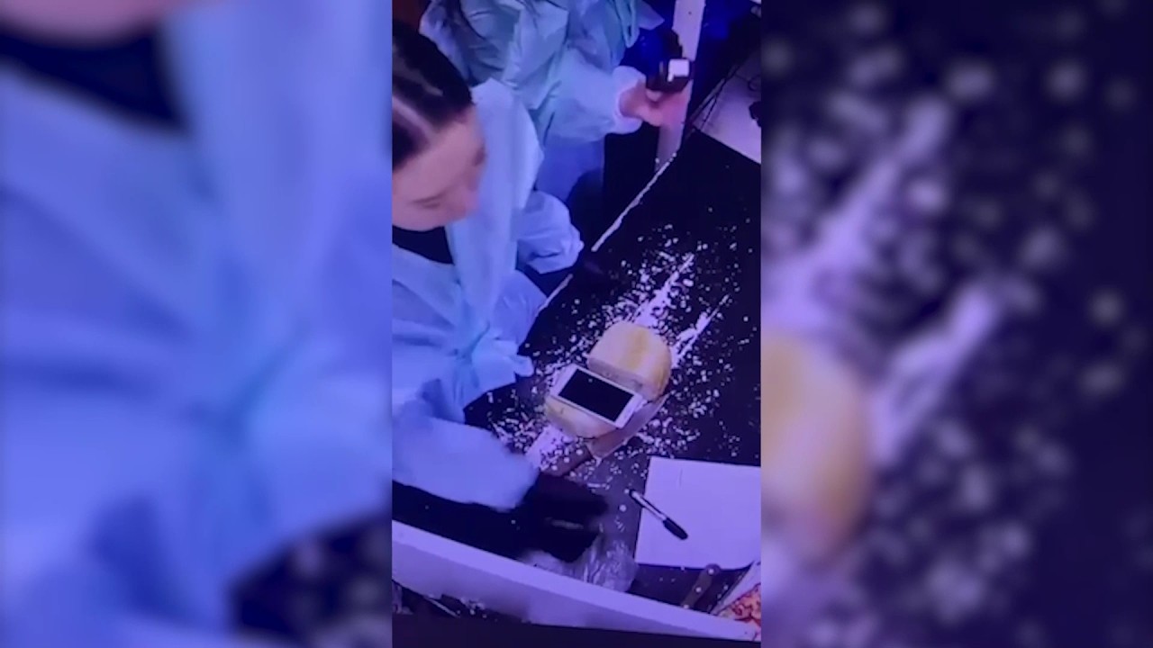 Мобильный телефон пытались передать подследственному в булке хлеба в ВКО