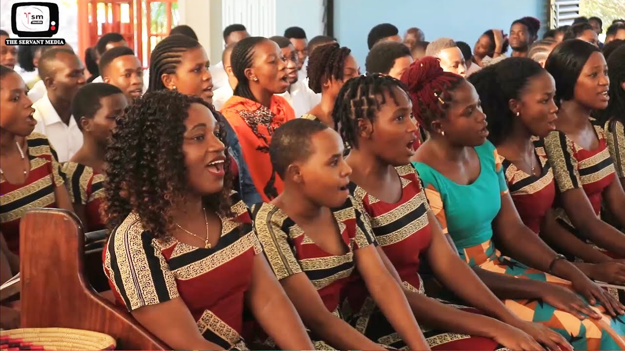 MACHO YETU HUMWELEKEA BWANA - VENANT MABULA | LITURUJUA YA NENO
