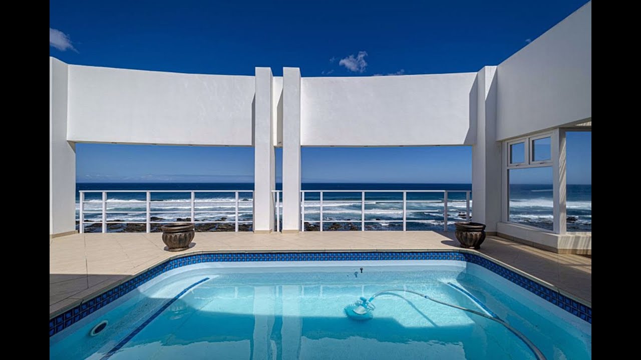 6 bedroom house for sale in Beachview | Pam Golding Properties