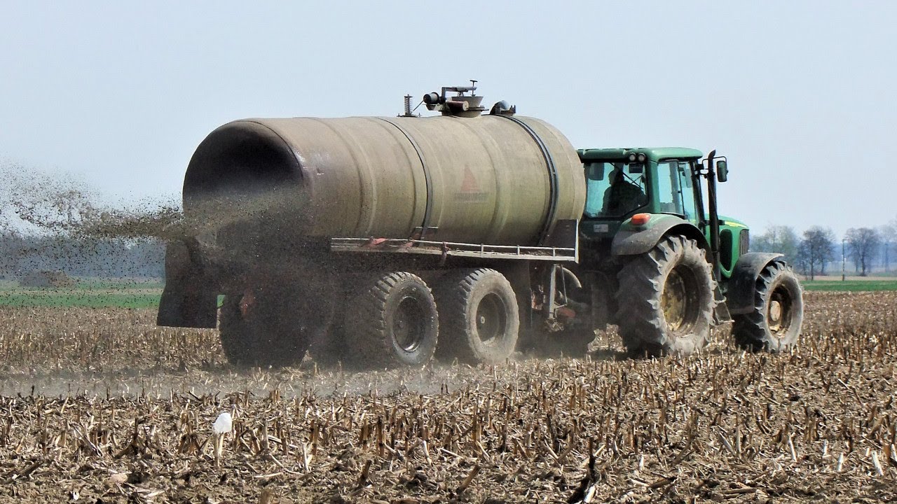 Gnojowica 2018: w polu John Deere 6920 + Annaburger i Valtra S374 + Amazone Catros