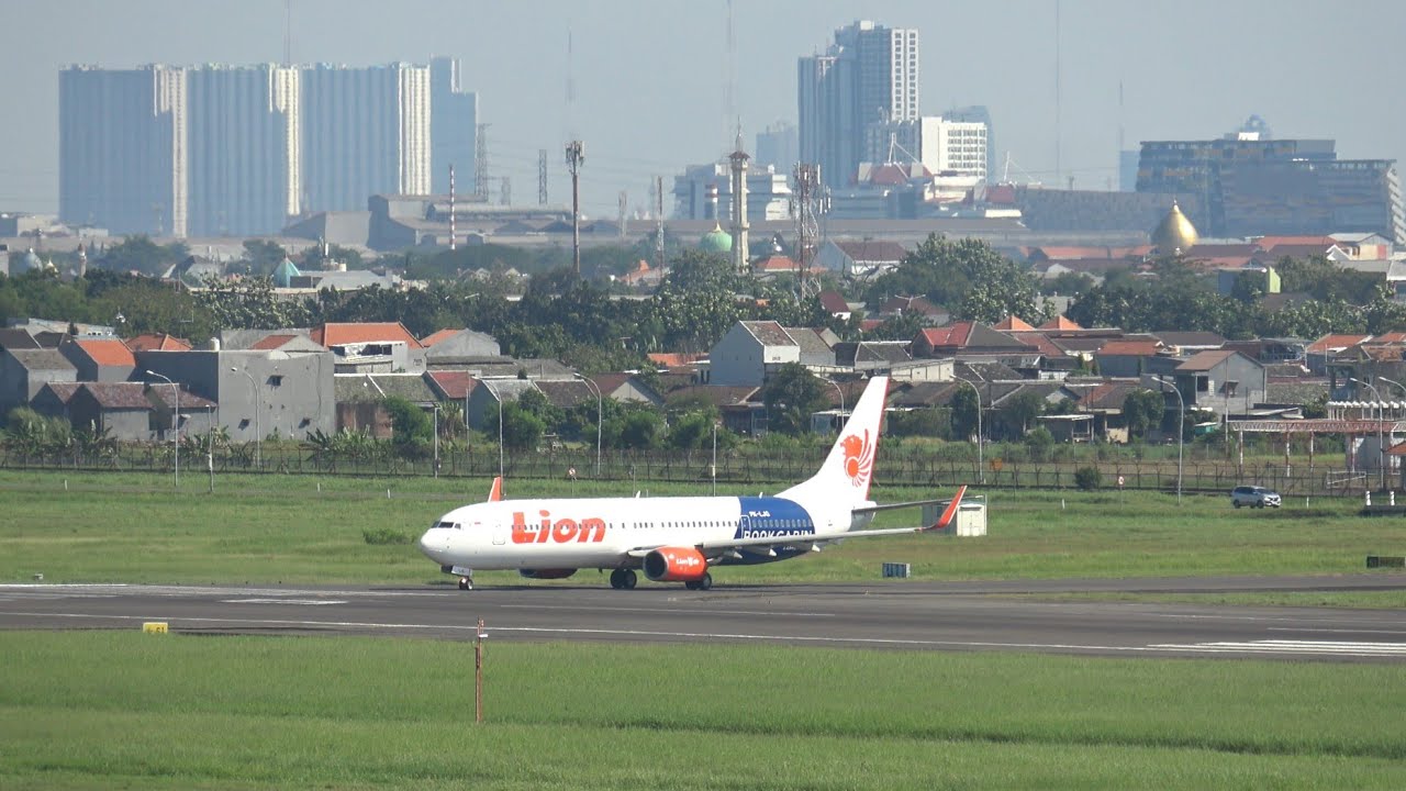 Lihat Pesawat Lion, Citilink, Garuda, Batik, Pelita, Nam & Air Asia Di Bandara Juanda Surabaya