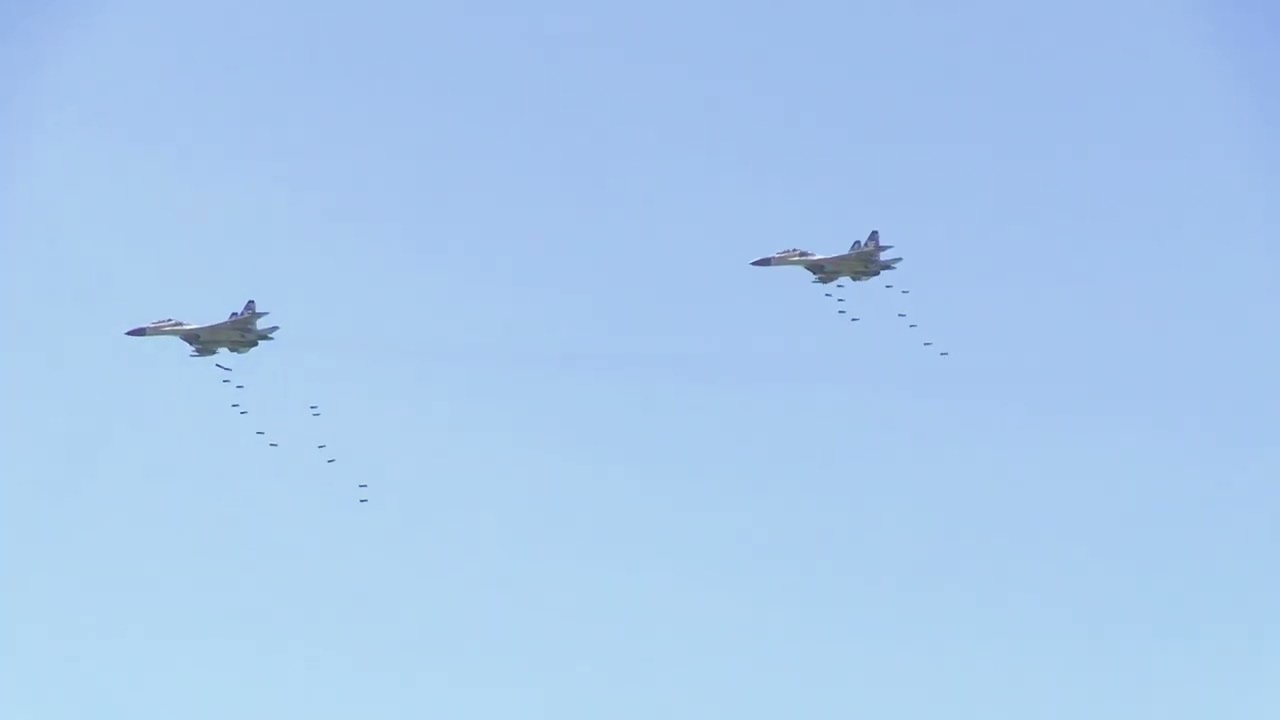 Carpet bombing, Indonesian Bomb P100L