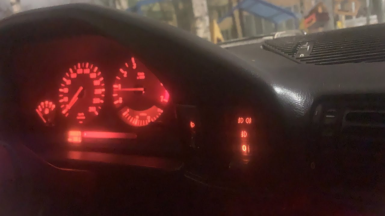 BMW E34 Замена лампочек в клавишах переключения противотуманных фар и света