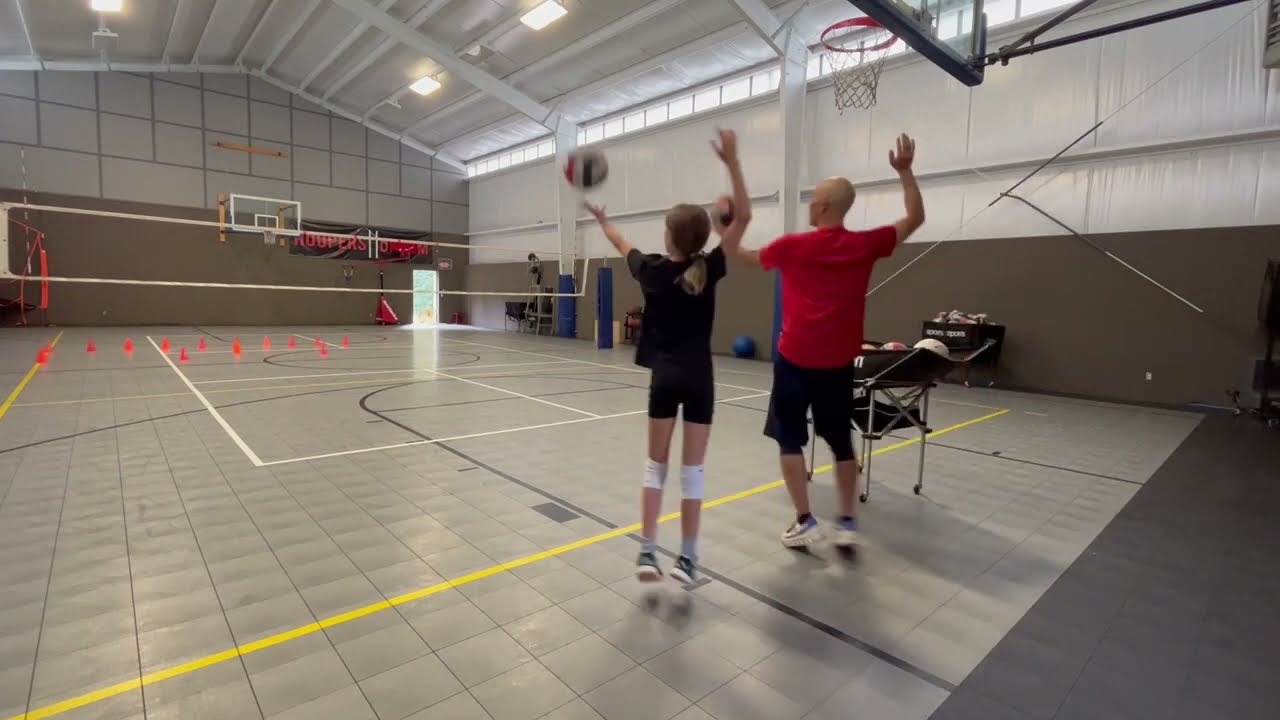 Упражнения по подаче в волейболе для начинающих #volleyballdrills #volleyballserve #volleyball