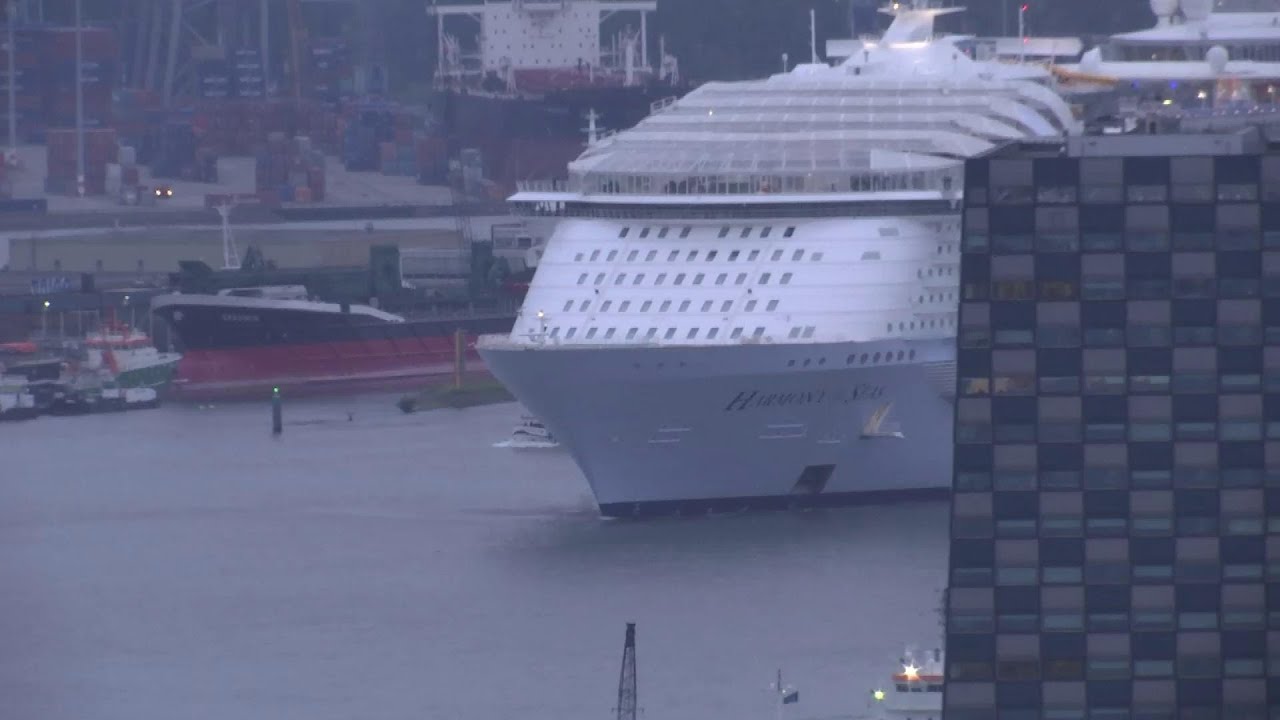 Zo vaart mega-cruiseschip binnen