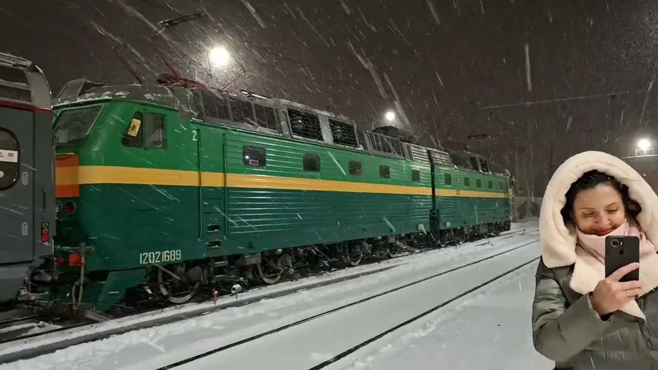 Электровоз ЧС7-084 (ТЧ-29) со скорым фирменным поездом Курский Соловей 106М Курск-Москва
