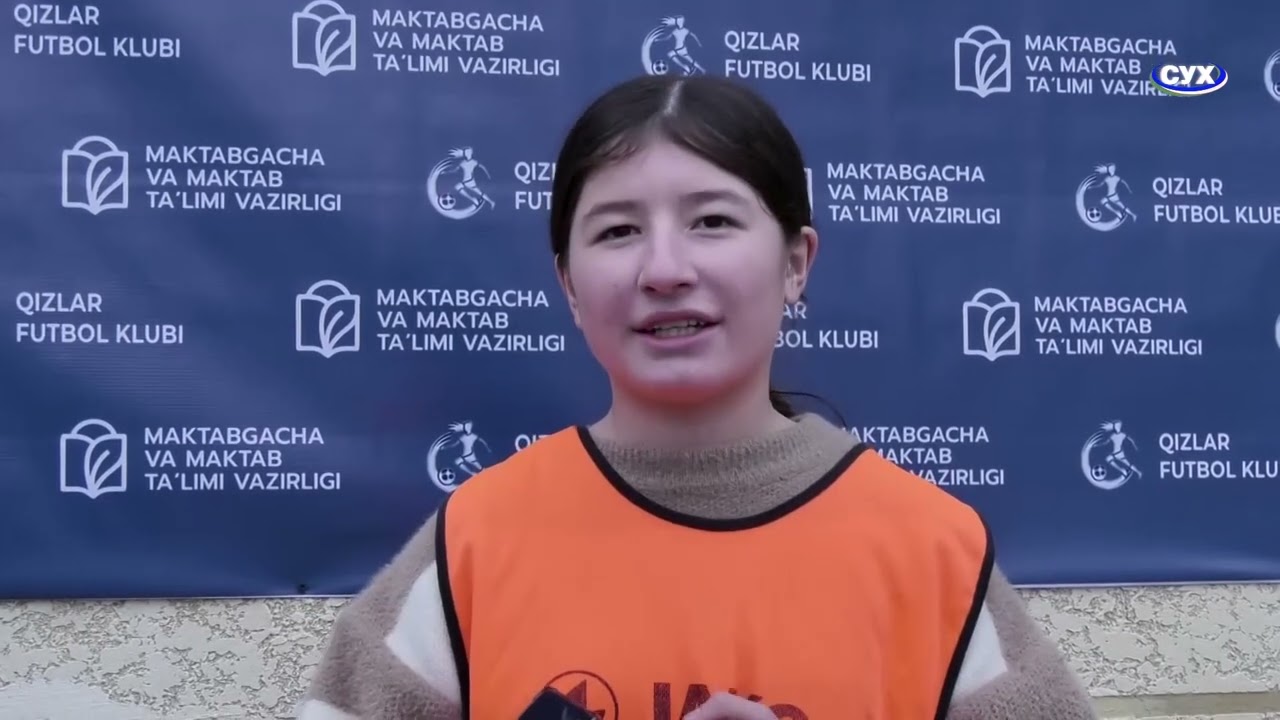 Мусобиқаи футбол байни духтарбачаҳои мактабхон