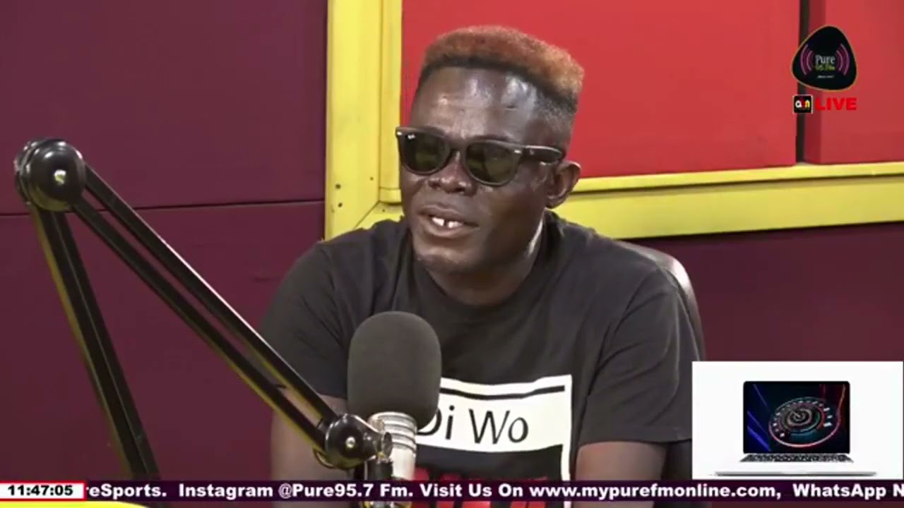 Laugh till Mummy calls; Another Hilarious Moment with the Ship Dealer, Oliver Khan. [ Pure Sports ]