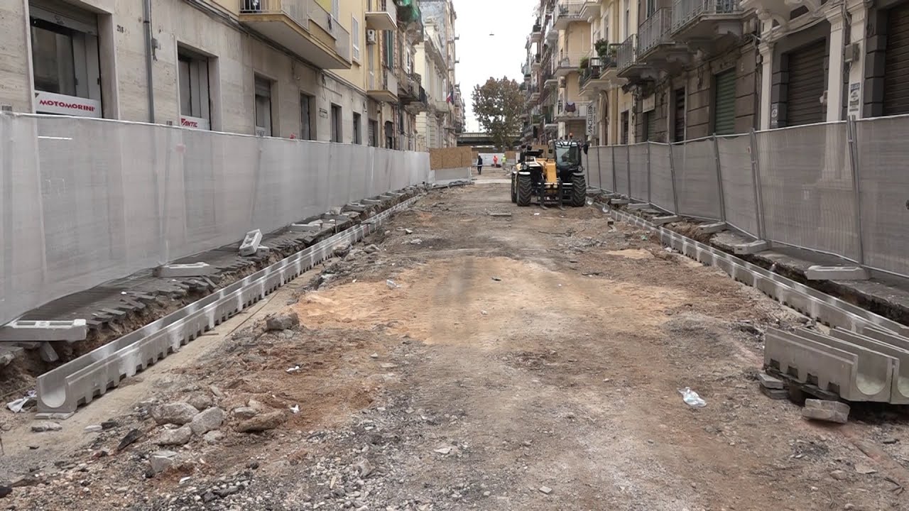 Bari, proseguono i lavori di pedonalizzazione in via Manzoni: 