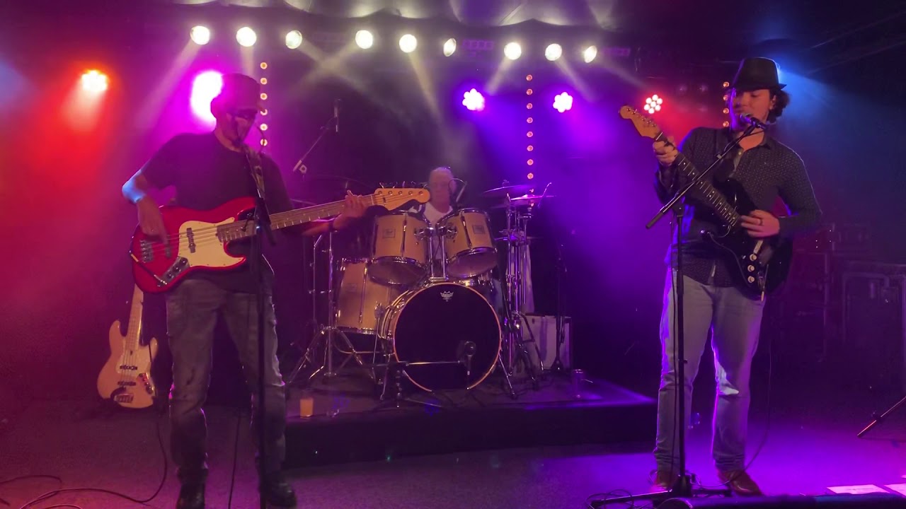 The Dynamics live 2019 JJ Music house Ik speel hier op een Pearl Custom Z drums.