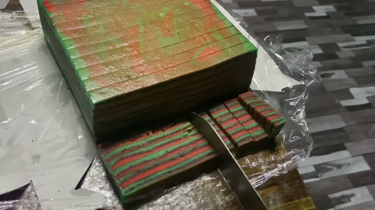 Susun Kek Lapis Sarawak Untuk Yang Datang Beraya.