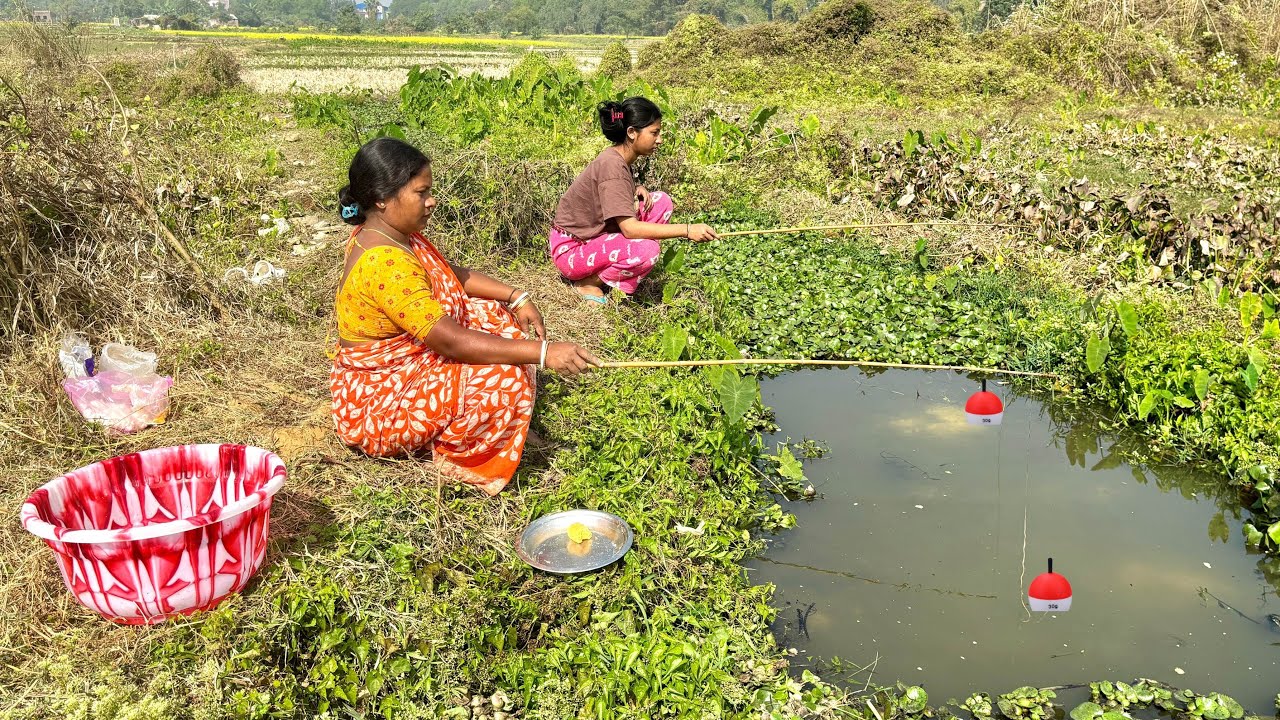 Fishing Video || Two expert lady fishing in the village canal using hook || Amazing hook fishing 