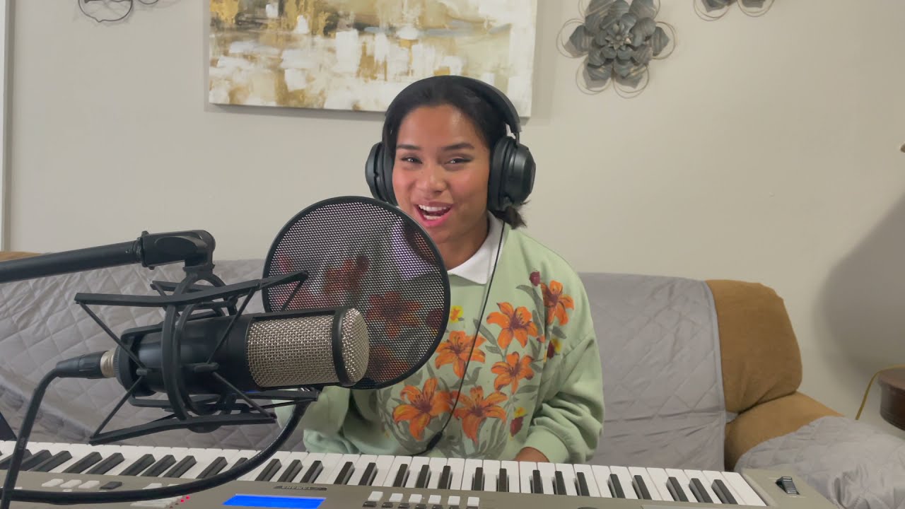 Faouzia Puppet Cover