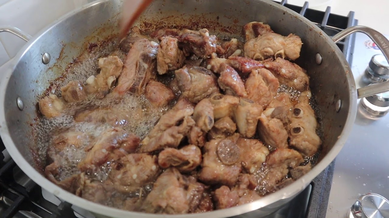 COSTILLAS EN SALSA VERDE CON NOPALES