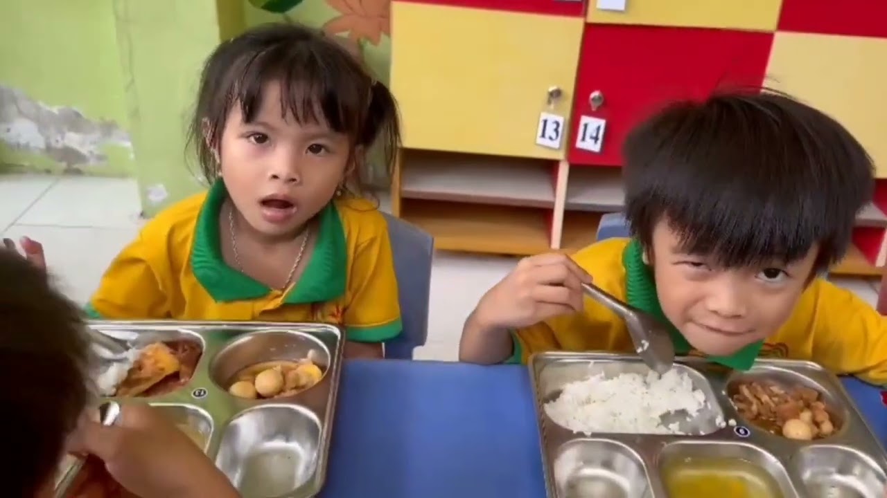 Giờ ăn của bé 