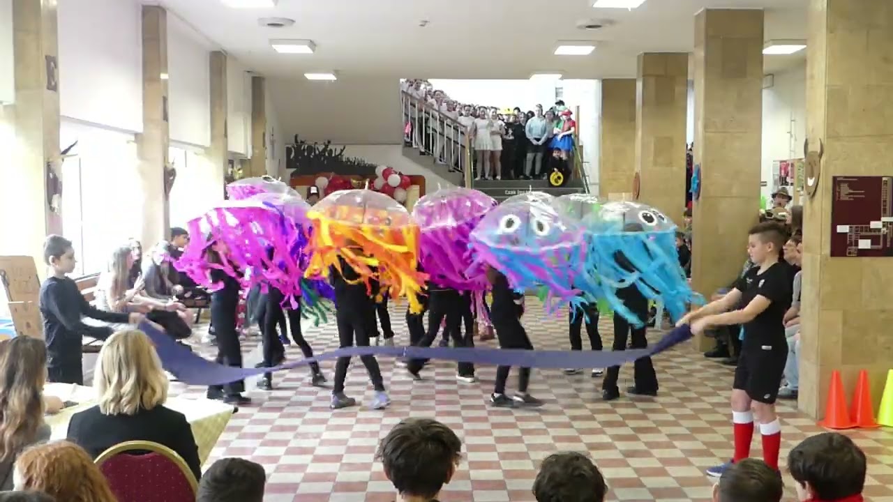Felsős Farsang - 5.c : Medúzák