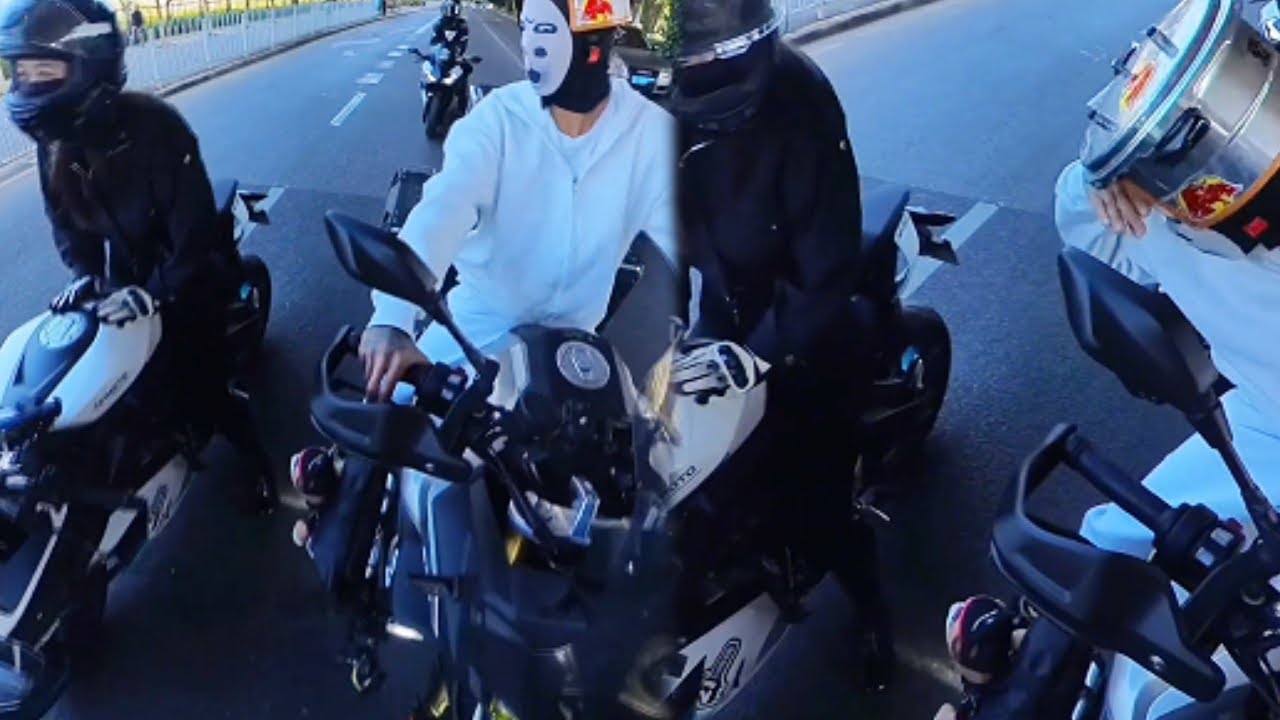 I Unexpectedly Met A Girl Whose Butt Had Been Spanked. #Motorcycle #Funnyguy