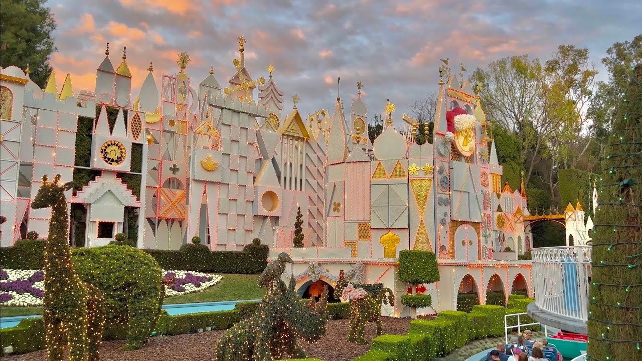 “it’s a small world” Holiday façade/area footage