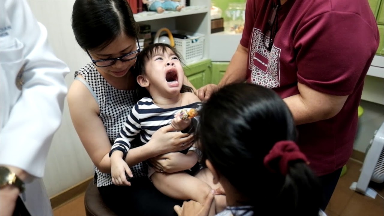 gwenn and gabbie get their vaccine shots