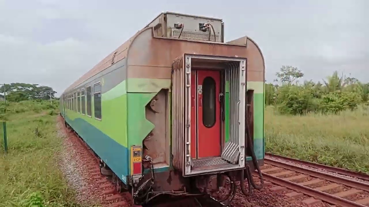 P-021:Trem de Passageiros EFC chegando na mini Estação de Arari-MA Km 126!