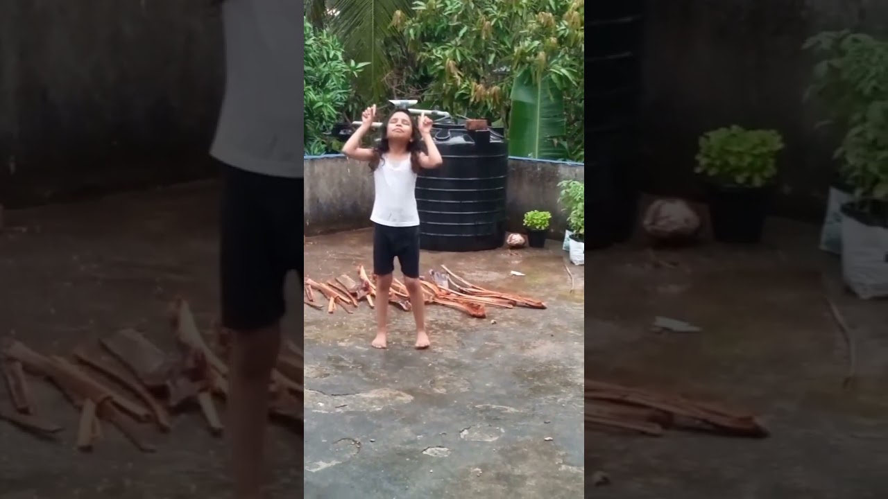 venalile first mazha kandepo molkoru pooothi onnu kalikan 😄