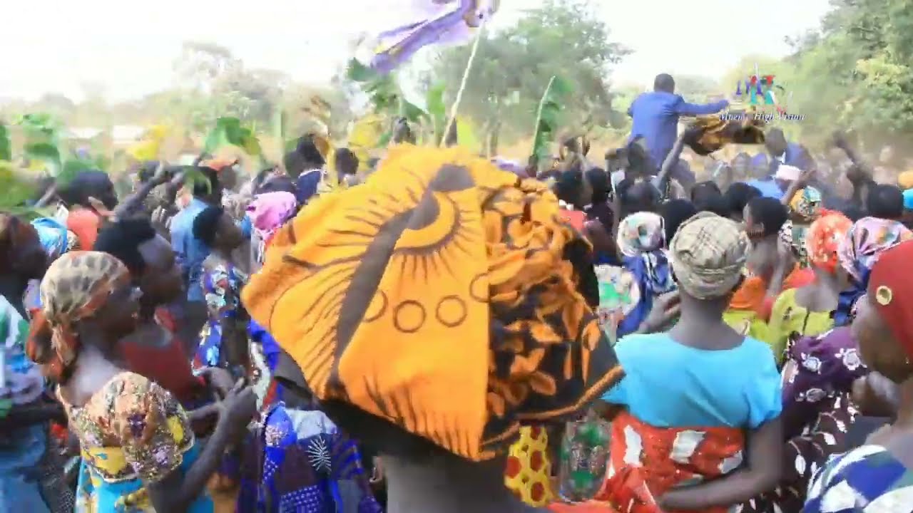 Kabila la WAHA jinsi wanavyowapokea Maharusi wakitoka kufunga ndoa.