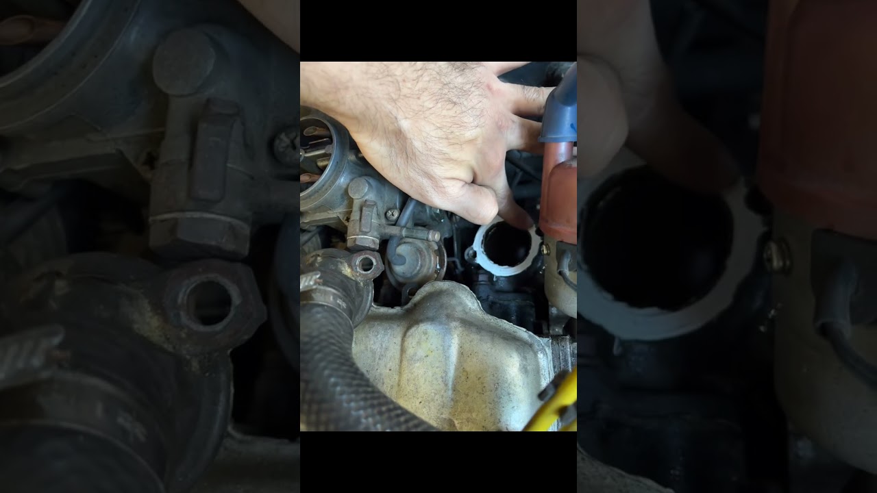 Installation of thermostat Daihatsu Charade G100 CB23