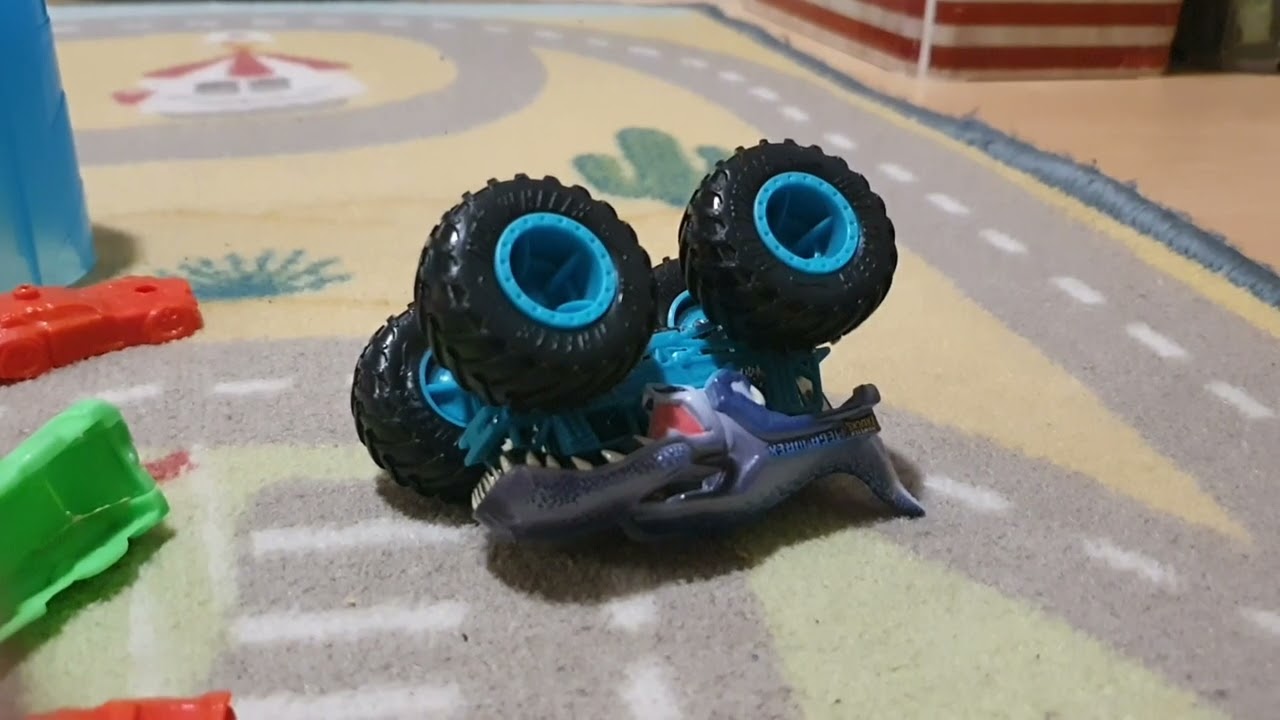 Hot Wheels Monster Trucks Episode 20: V8 Bomber's Boot Camp