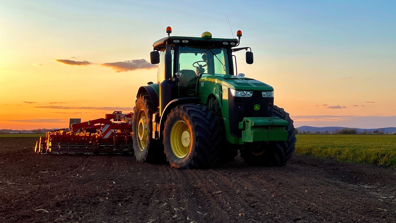Cab view | John Deere 8335R + Opall Agri Saturn 6 (kompaktorozás)