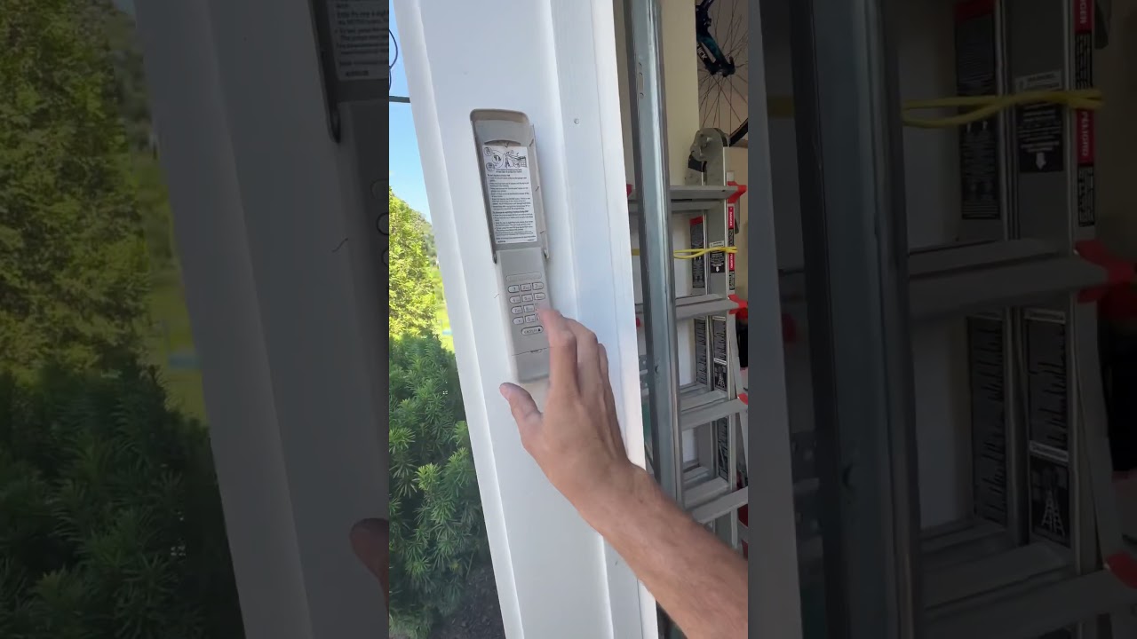 Как запрограммировать клавиатуру Liftmaster Max (универсальную) #liftmaster #garagedoor #garagedo...