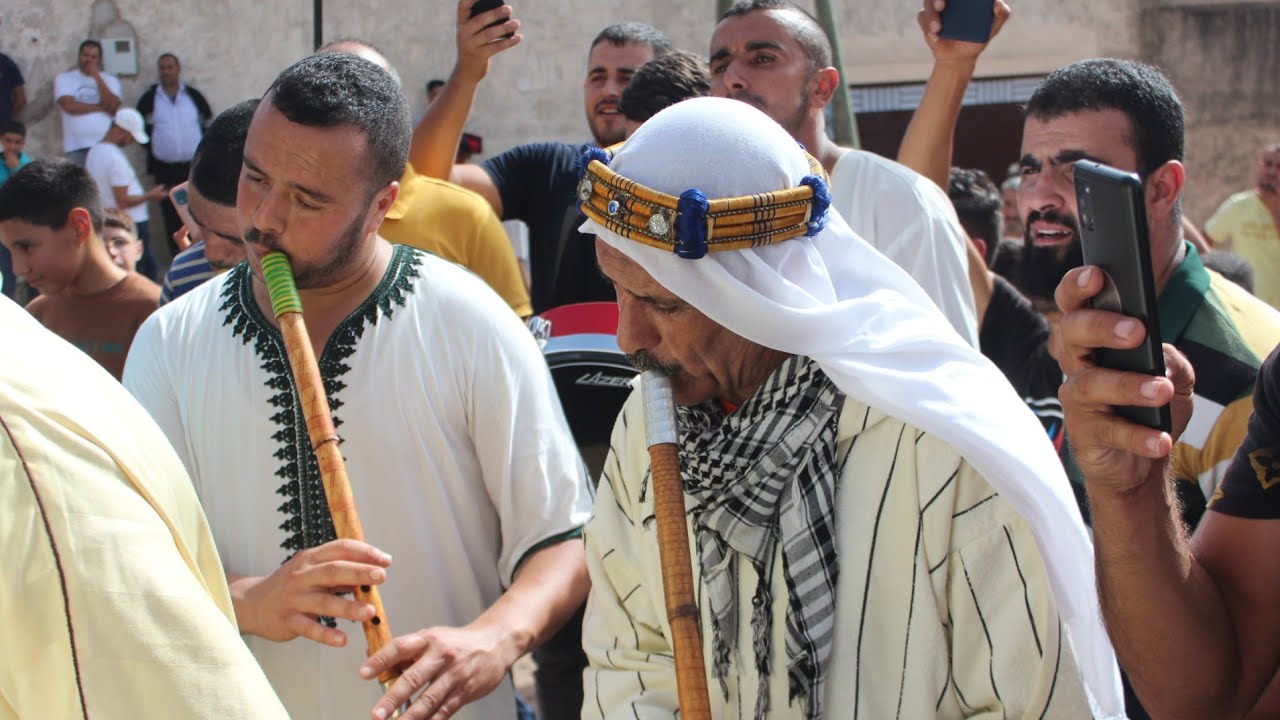 تغطية شاملة للحضرة العيساوية بزاوية إمرابضن - أثناء مرافقتنا لعلم القرمود أثناء الصعود إلى الزاوية.