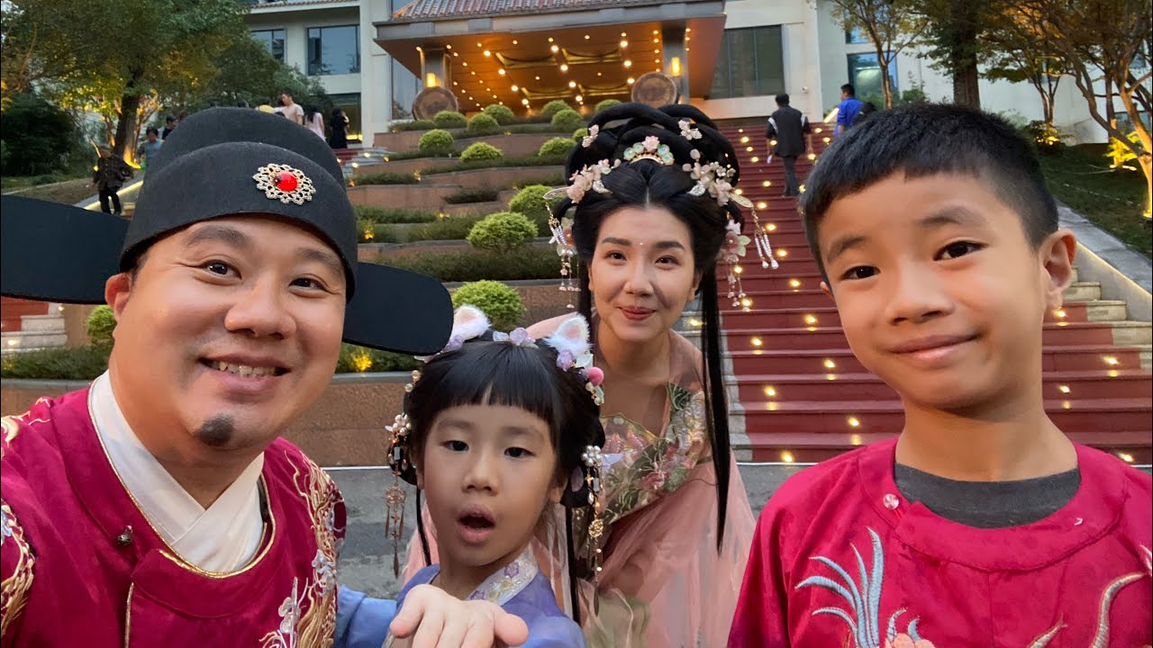 Hi Guys, We’re At: Ba Kingdom Banquet - Jiulongpo, Chongqing, China (4-Oct-2025)