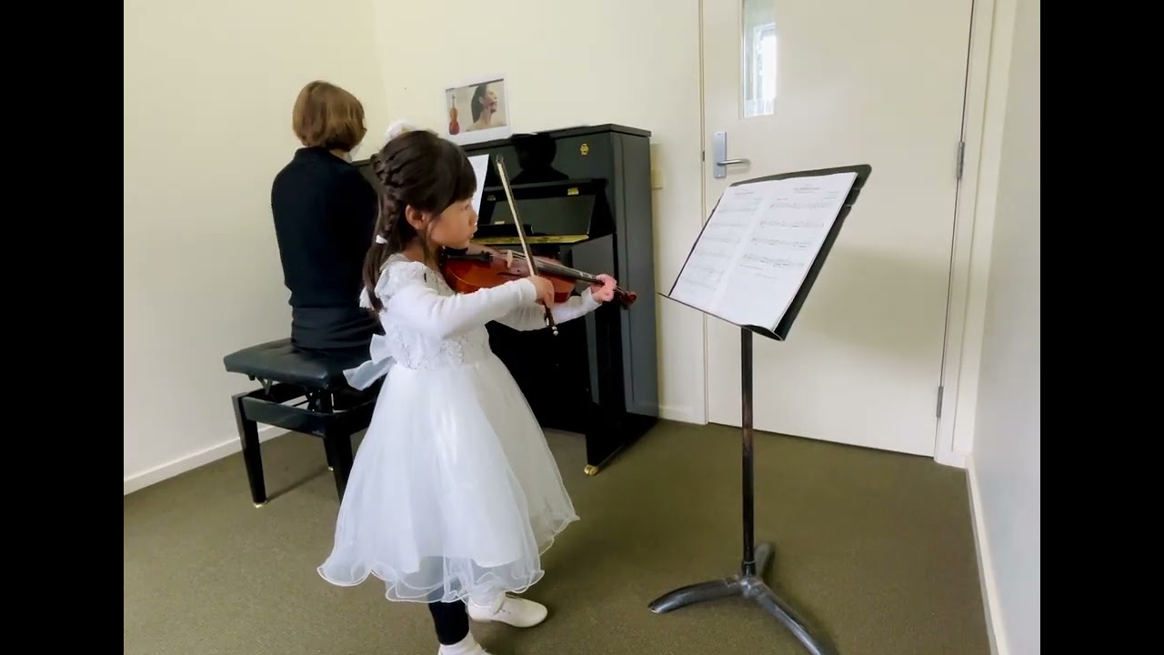 Mer hahn en neue Oberkeet BWV 212 (J.S Bach) - Performed on the Violin by 5-year old Isabelle.