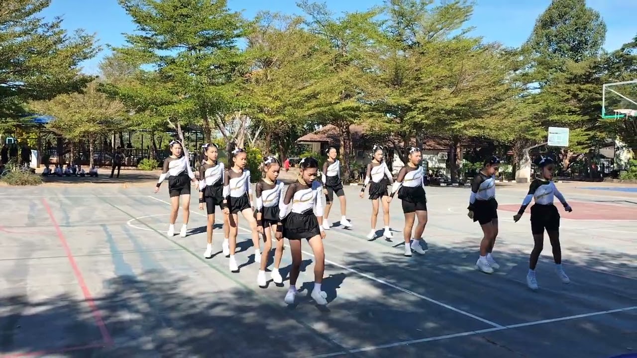 ทีมแอโรบิคโรงเรียนบ้านธาตุ   การแข่งขันศิลปหัตถกรรมนักเรียนครั้งที่73ระดับเขตฯ วันที่ 11 ธ.ค. 2568