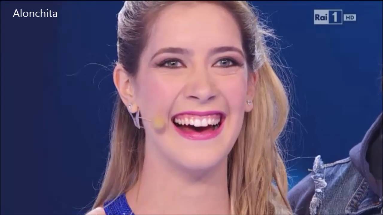 Clari en NSG + Tini cantando Te creo- 21-02-15