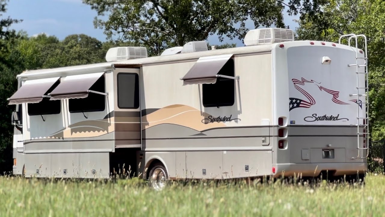 Автодом Fleetwood Southwind 34N 1999 года выпуска, 2 выдвижные секции, новый пол, новые шины. Цен...