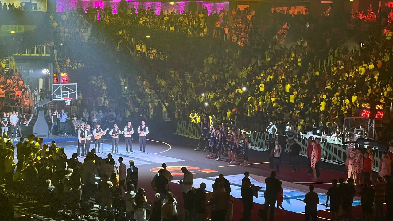 Život leti kapetane / Branimir Bubica i Klapa Sebenico (Arena Zagreb)