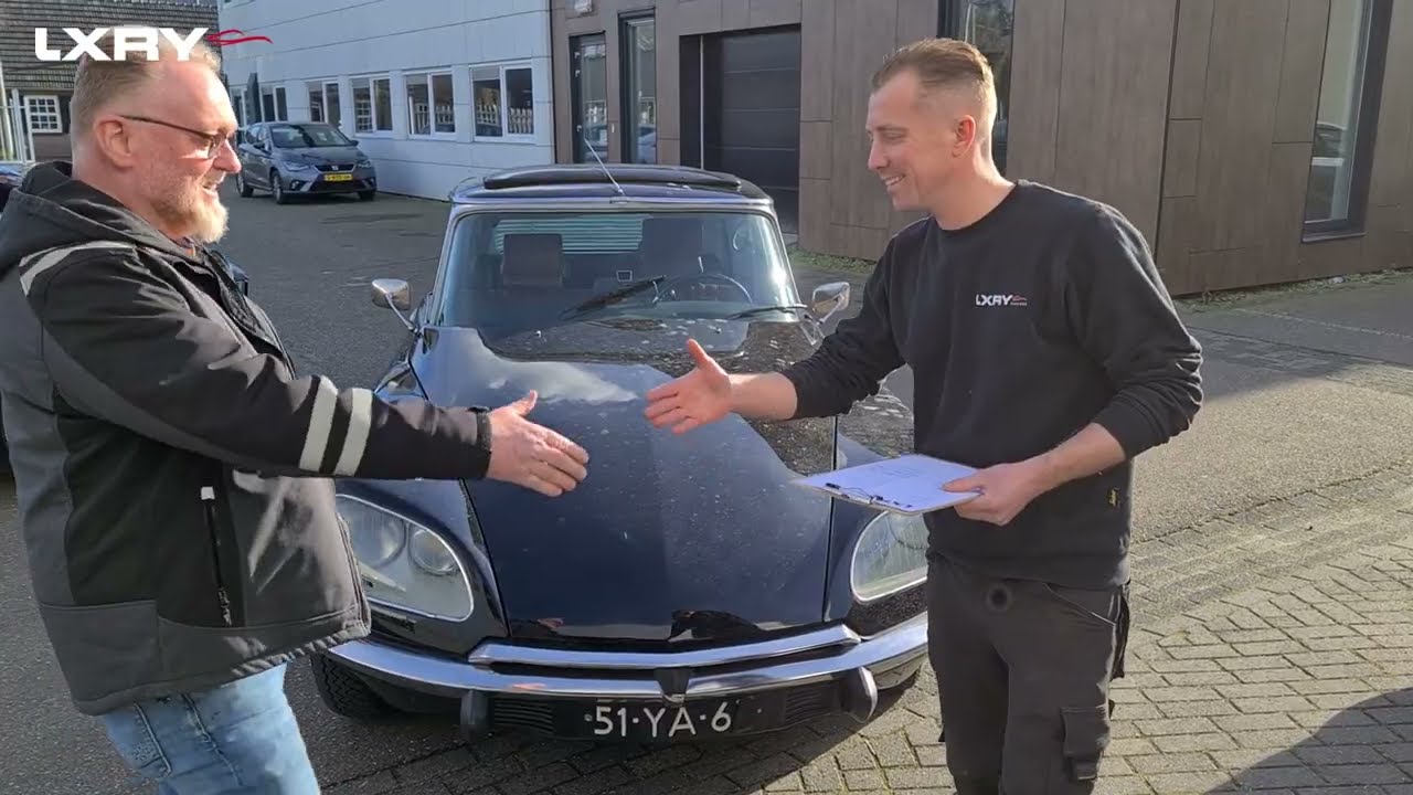 Een oude Citroen Snoek komt bij LXRY Carstore voor een glascoating behandeling!