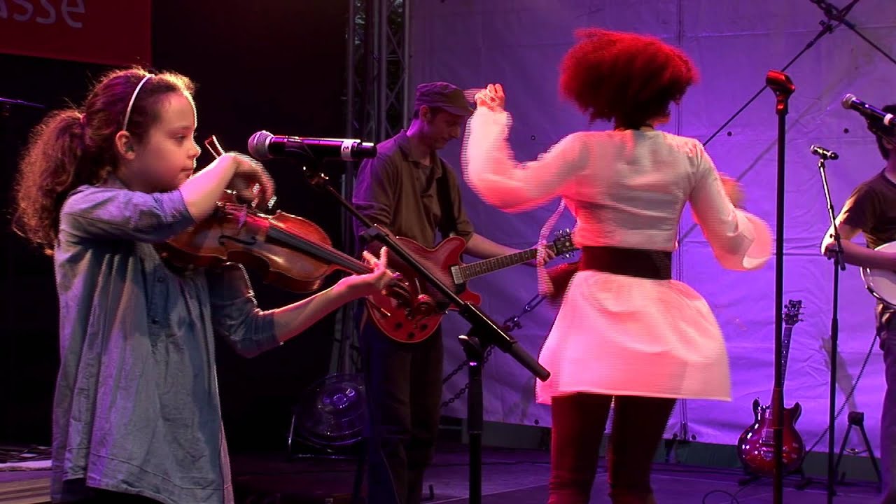 Addys Mercedes & Band - Lia's first concert with her mom (2011)