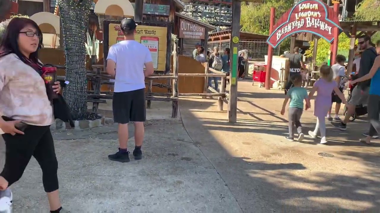 اليوم رح ناخذكم رحلةالي six flags  من اجمل وأكبر  مدن الألعاب  بامريكا 👍🤗🤗‏ ￼