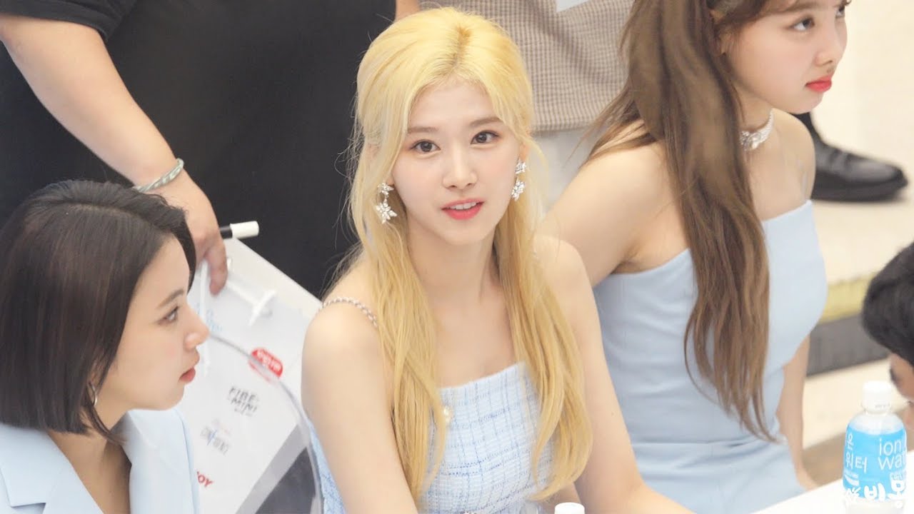 190612 트와이스(TWICE) 사인중인 사나 (Sana's Fansign) [포카리팬사인회] 4K 직캠 by 비몽