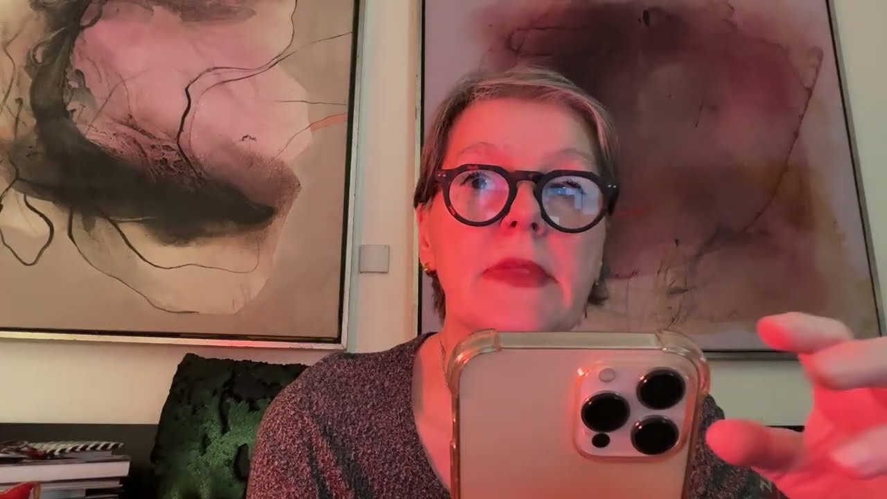 Комментатор политических новостей