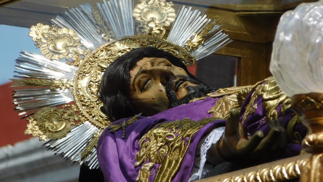Marcha fúnebre . En su urna va Jesus .