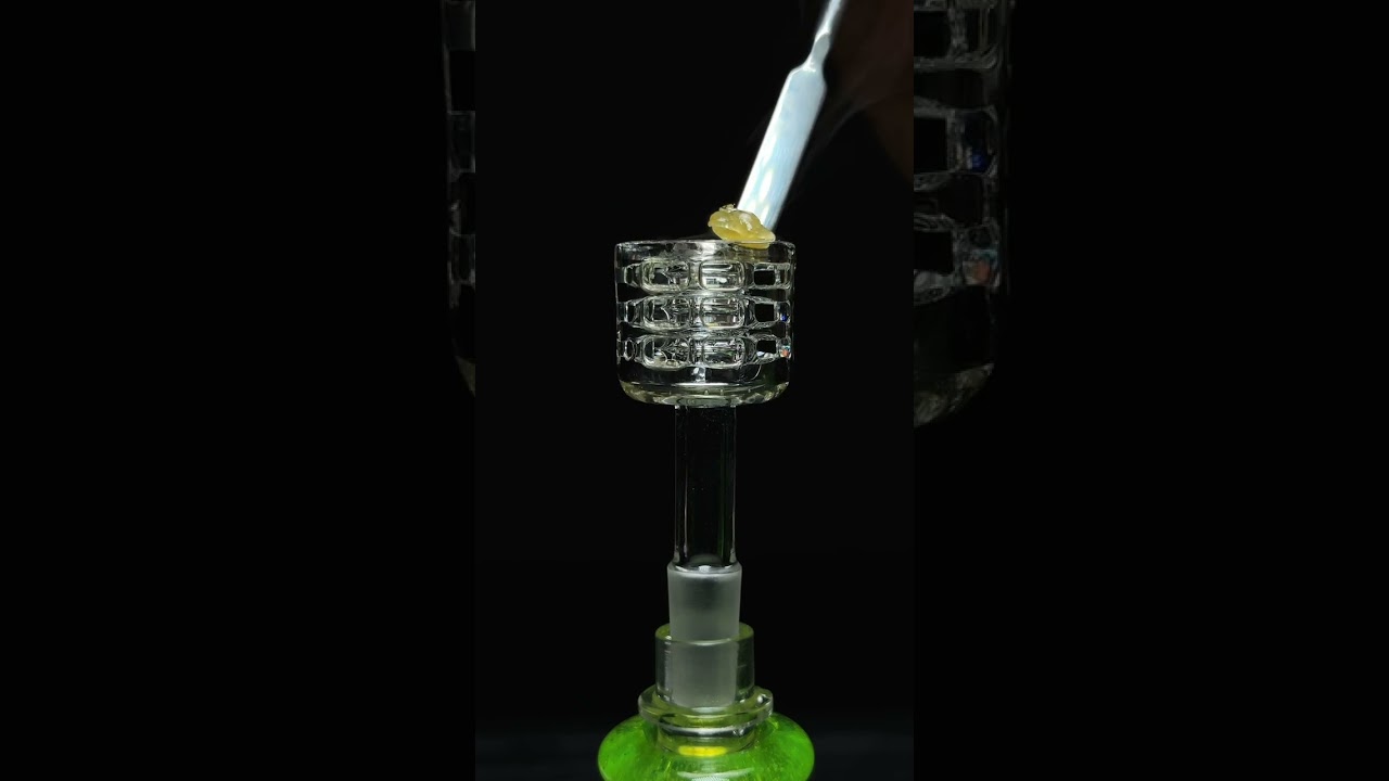 Who&rsquo;s ready to get knotty? Strawberry Jam Fresh Press Rosin Dab Melt on a Diamond Knot  #shorts