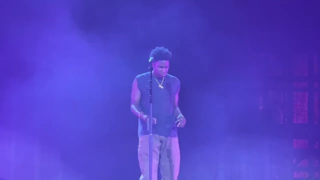 Daniel Caesar Please Do Not Lean Live at Coachella Unreleased Song Daniel Caesar New Song 2022