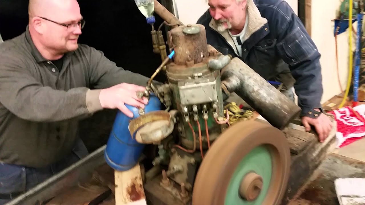 Seffle 3-4 hp hot bulb engine first fire up.
