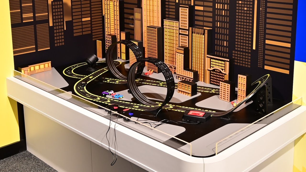 At Hornby Wonder Works a Micro Scalextric, Batman vs Joker The Race For Gotham City : 4K Widescreen.
